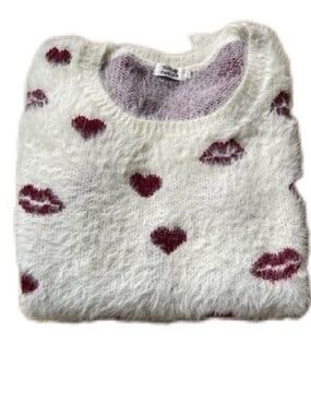 Molly Bracken Heart & Lip Cream/White Fuzzy Sweater Size Medium